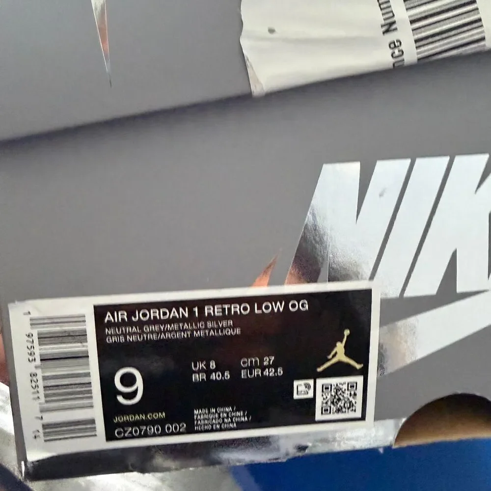 Jordan 1 Retro Low Metallic Silver Trainers